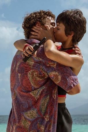 Miguel Herran kissing his co-star, Ursula Corbero.